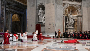 Viernes Santo: el Papa León XIV presidió la Liturgia de la Pasión del Señor en San Pedro Viernes Santo: el Papa León XIV presidió la Liturgia de la Pasión del Señor en San Pedro