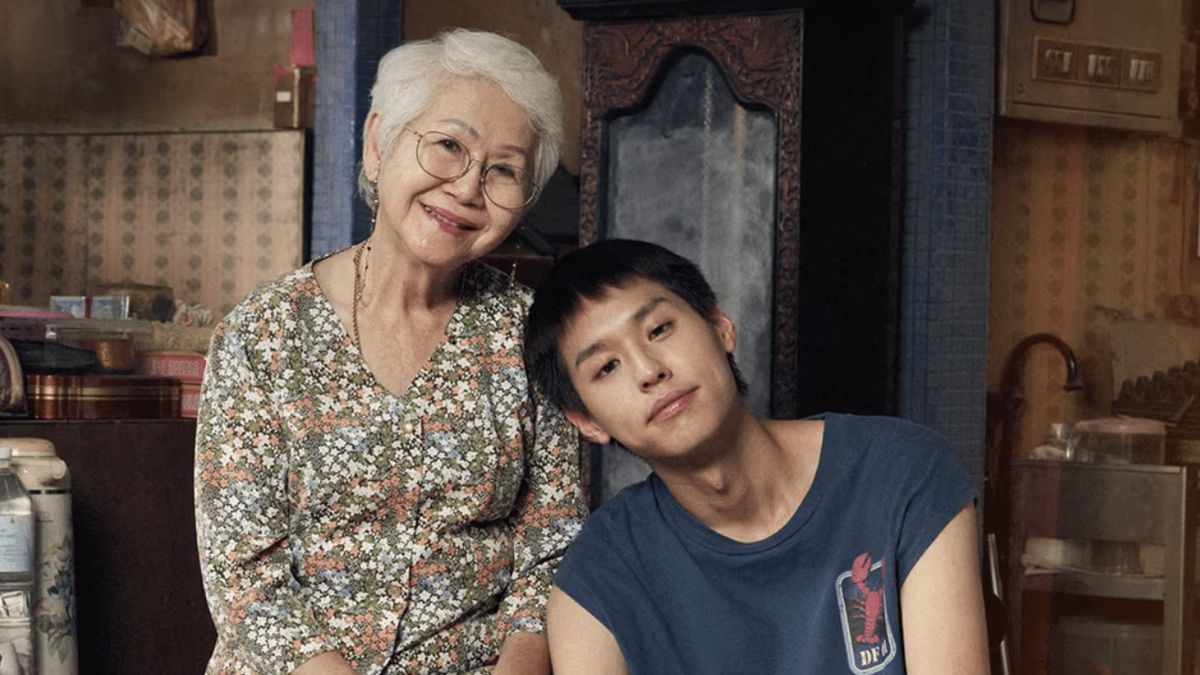 Cómo ganar millones antes de que muera la abuela es una película tailandesa disponible en Netflix.