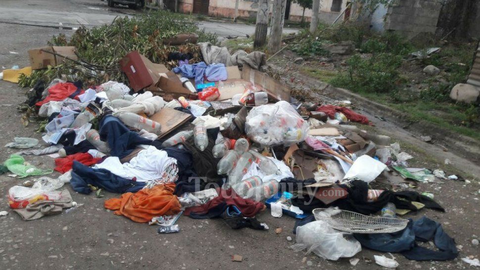 Más basurales a cielo abierto: en una esquina del Barrio San Pedrito y en la Vieja Terminal