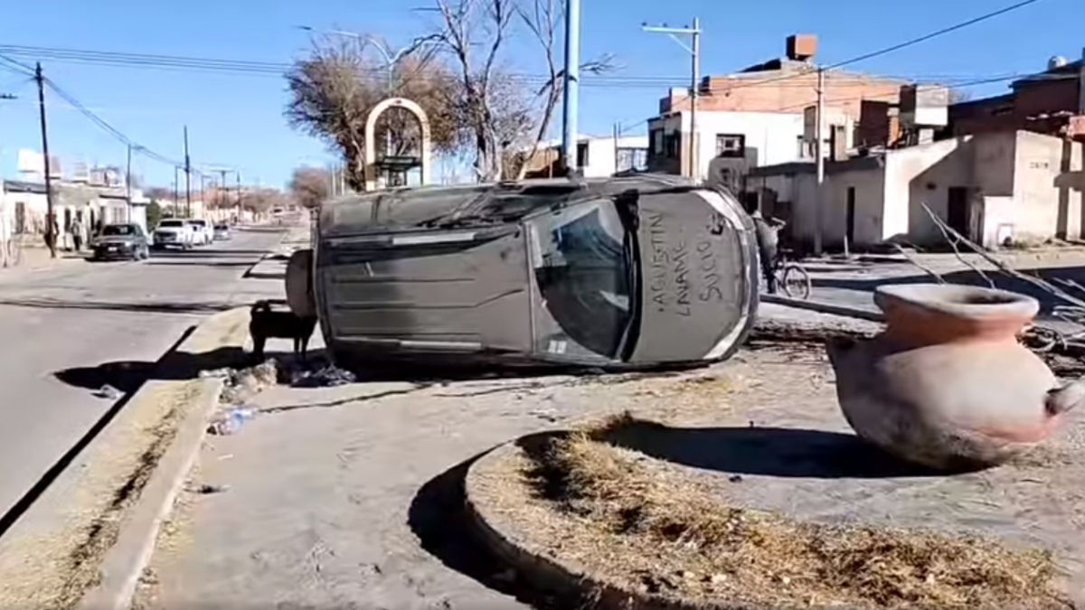 La Quiaca: Volcó una camioneta, sin heridos de gravedad