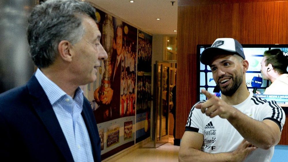 Macri, preocupado por la Selección: Contactó por whatsapp al Kun Agüero