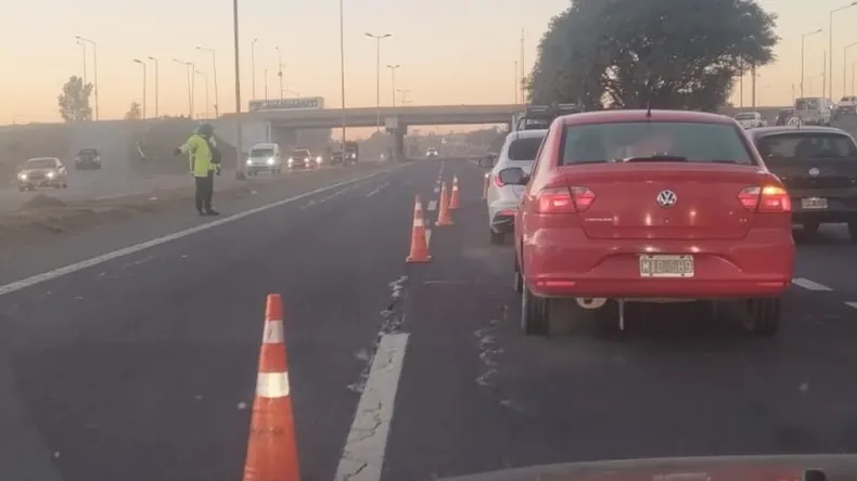 El hecho se produjo sobre la ruta provincial 66 a la altura del puente San José, llegando a Palpalá. Se trata de una camioneta Volkswagen doble cabina color gris oscuro que circulaba en sentido norte-sur por autopista de Ruta Nacional 66.
