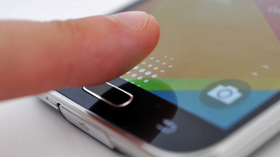 Ingresaron a una funeraria y utilizaron el dedo de un muerto para desbloquear su teléfono