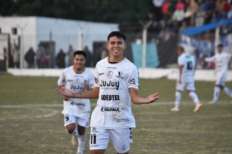 Martin Marcial marcó 2 goles en la victoria ante Pumitas de Santa Clara.