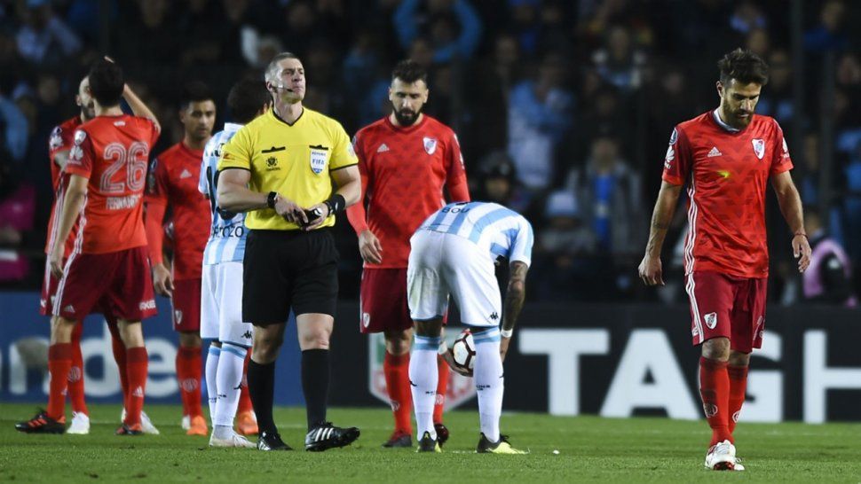 Racing va a pedir la eliminación de River de la Libertadores