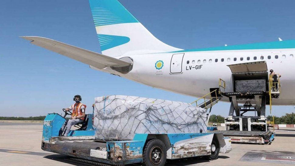 Llegó el noveno vuelo con vacunas rusas a Argentina