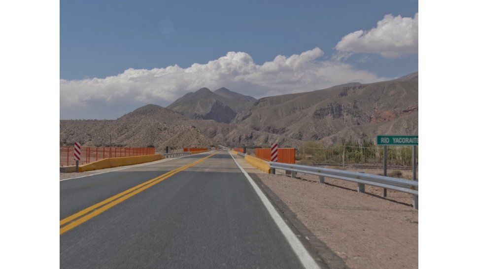 Puente sobre el río Yacoraite