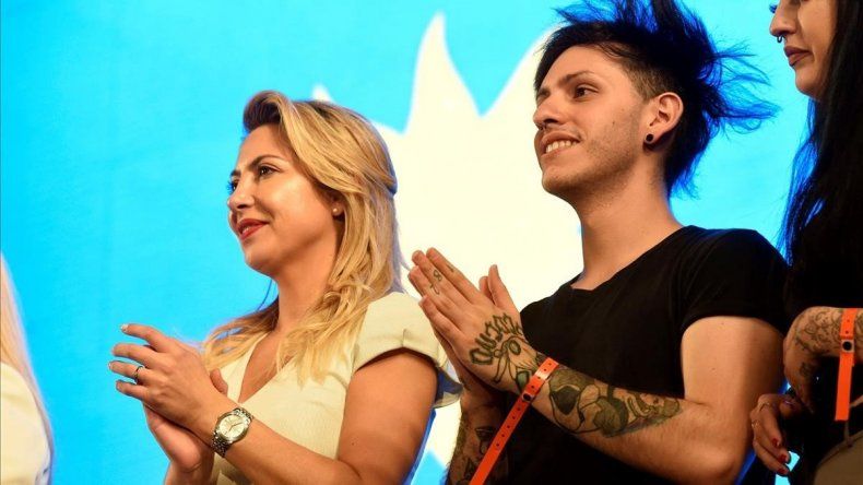 El Lado B de la asunción de Fernández: el hijo del presidente se manifestó incómodo con su look durante la ceremonia