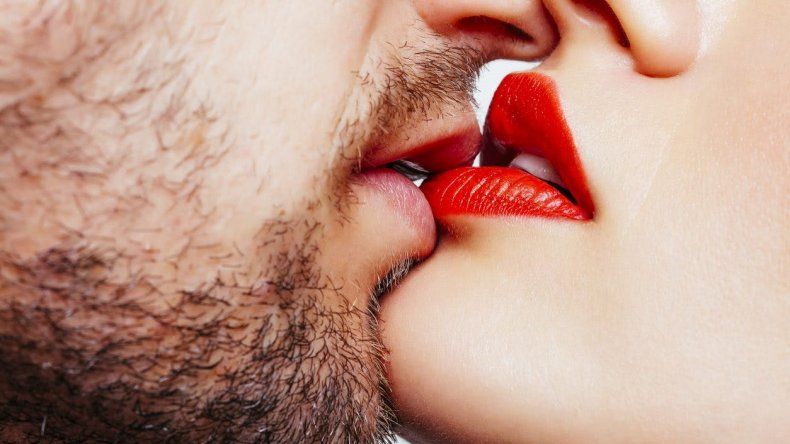 En el Día Internacional del Beso: siete chapes que quedaron en la historia