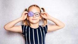 Existen alternativas de tratamiento para la ambliopía, uno de ellos es el oclusivo con parches.