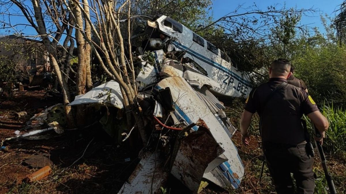 cayo una avioneta en paraguay y vecinos saquearon millones de dolares