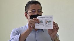 Tras haberse completado el 95,24%, Chaves logró obtener el 52,88%, frente al &nbsp;47,12% de Figueres.