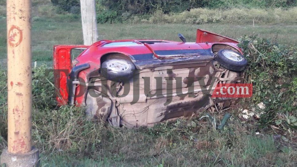 Alto Comedero: perdió el control de su 147 y volcó a la altura del cementerio