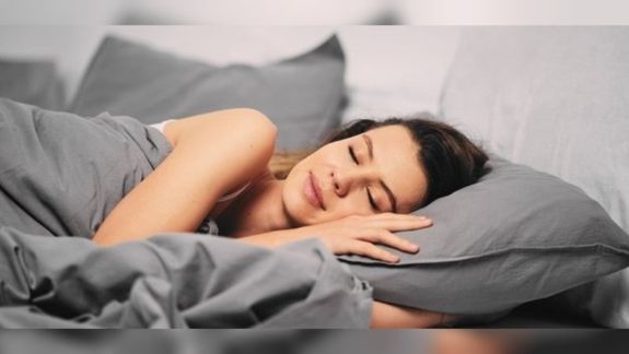Una empresa de colchones busca especialistas para dormir en público