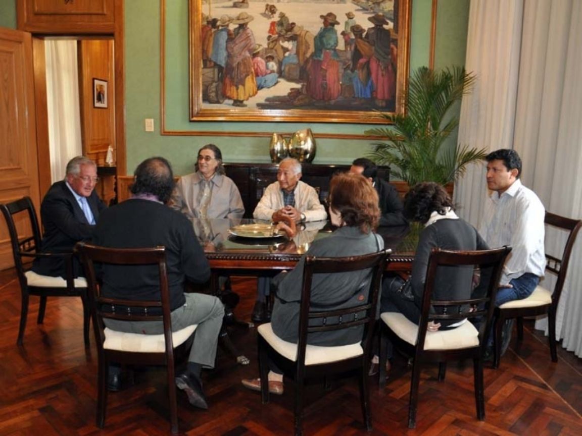 Fellner junto a los artis