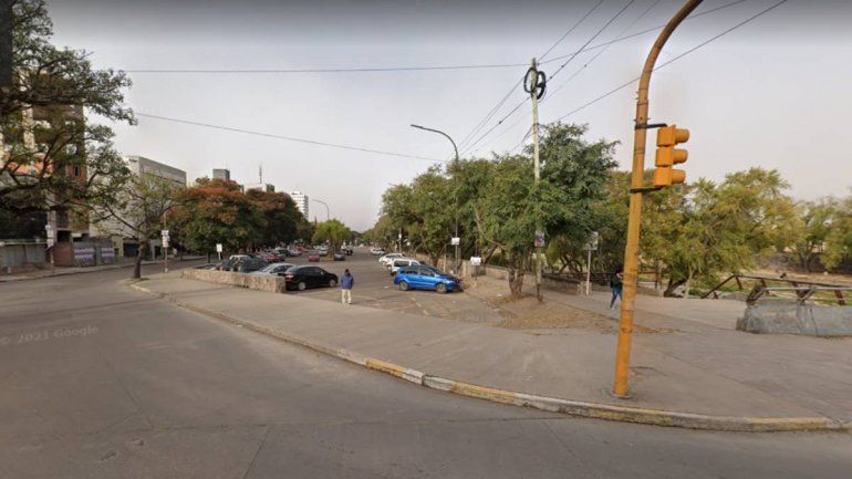 Restringen en la avenida 19 de Abril el estacionamiento por La Flor m&aacute;s Bella
