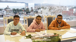 Nahuel Denis, Juan Pablo Córdoba y Rodrigo Velazquez firmaron su contrato profesional con Gimnasia (Foto: Prensa oficial del club)