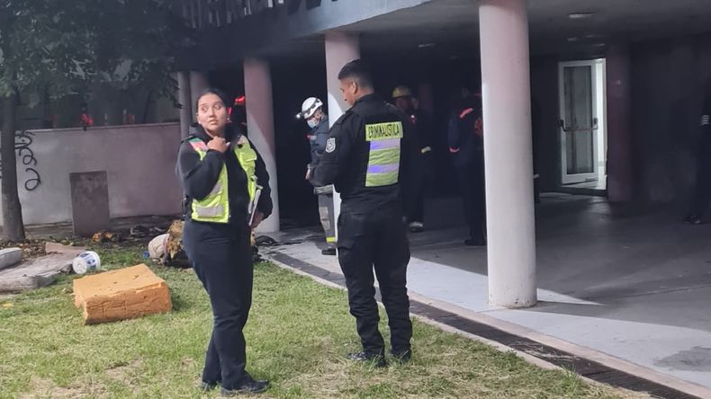 Incendio en el ingreso al estadio Federación de Básquet