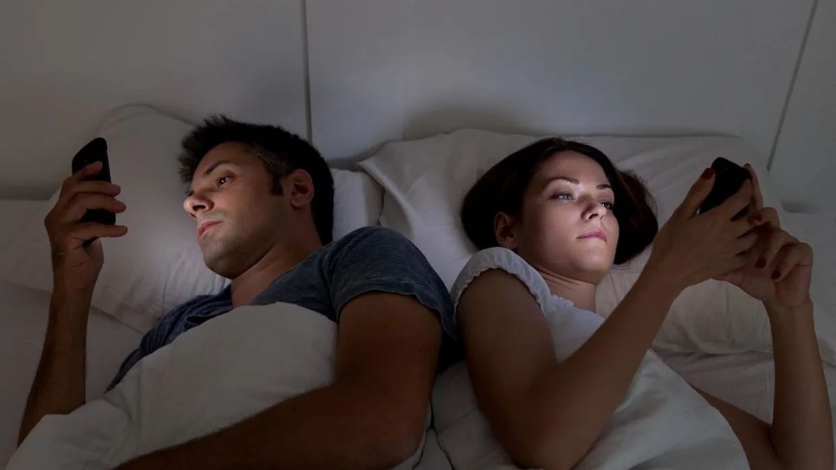 El phubbing afecta las relaciones familiares y de pareja