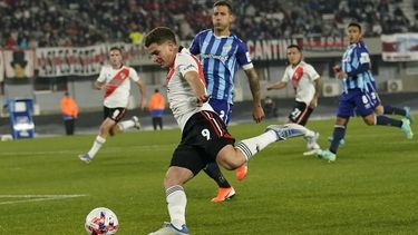 El encuentro entre River y Atlético Tucumán se jugó en el estadio Monumental,&nbsp; arbitrado por Fernando Espinoza&nbsp;