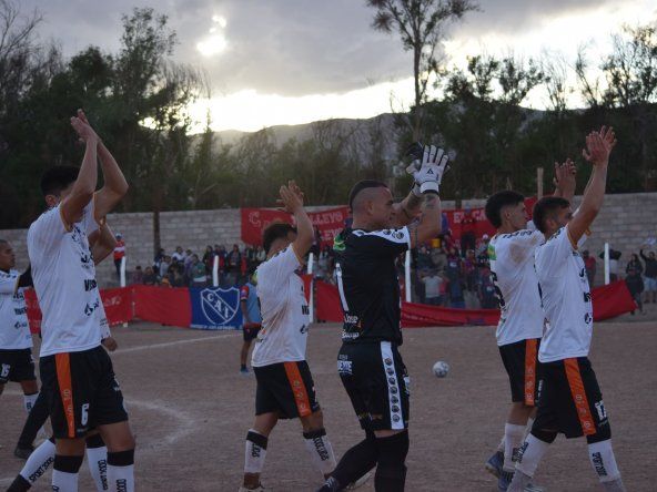 Altos Hornos Zapla clasificó a una nueva instancia del Torneo Regional Amateur (Foto: Prensa AHZ)