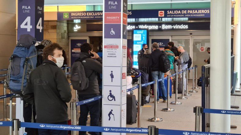 Estados Unidos recomienda no viajar al país por la pandemia