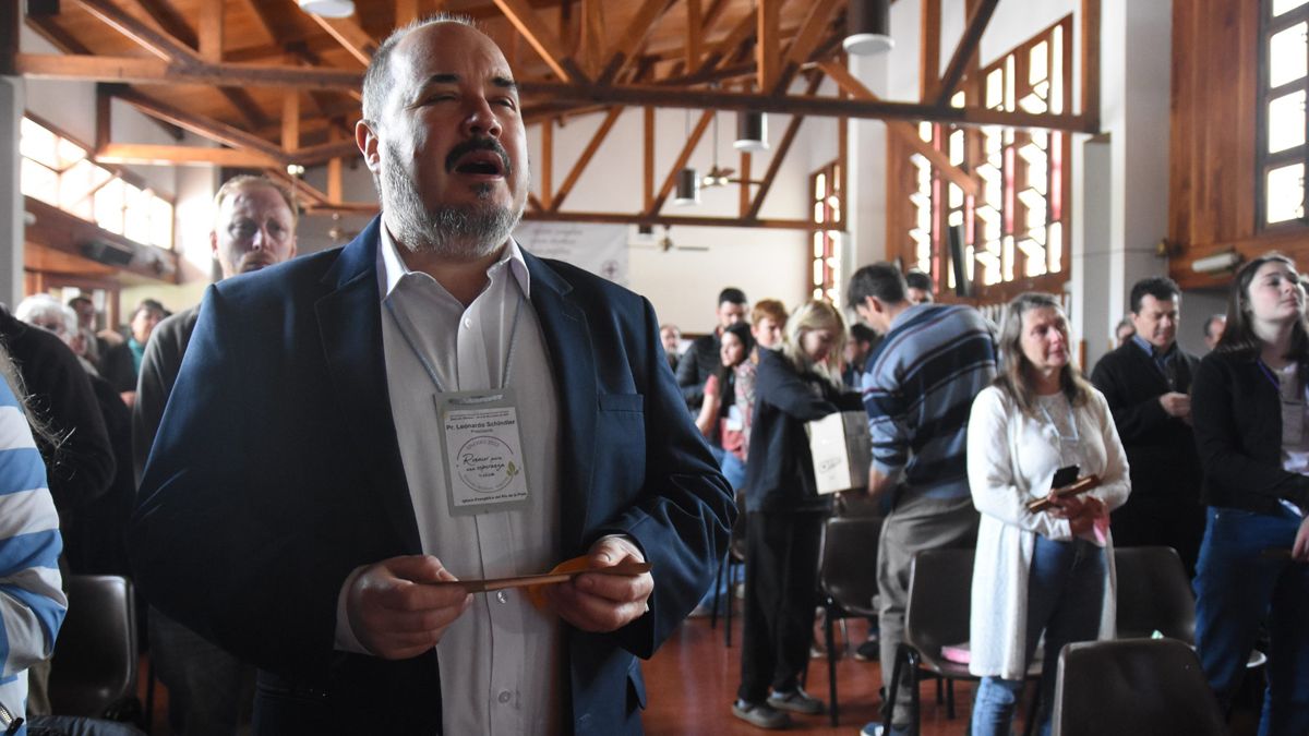 El pastor Leonardo Schindler firmó el comunicado por las elecciones 2023.