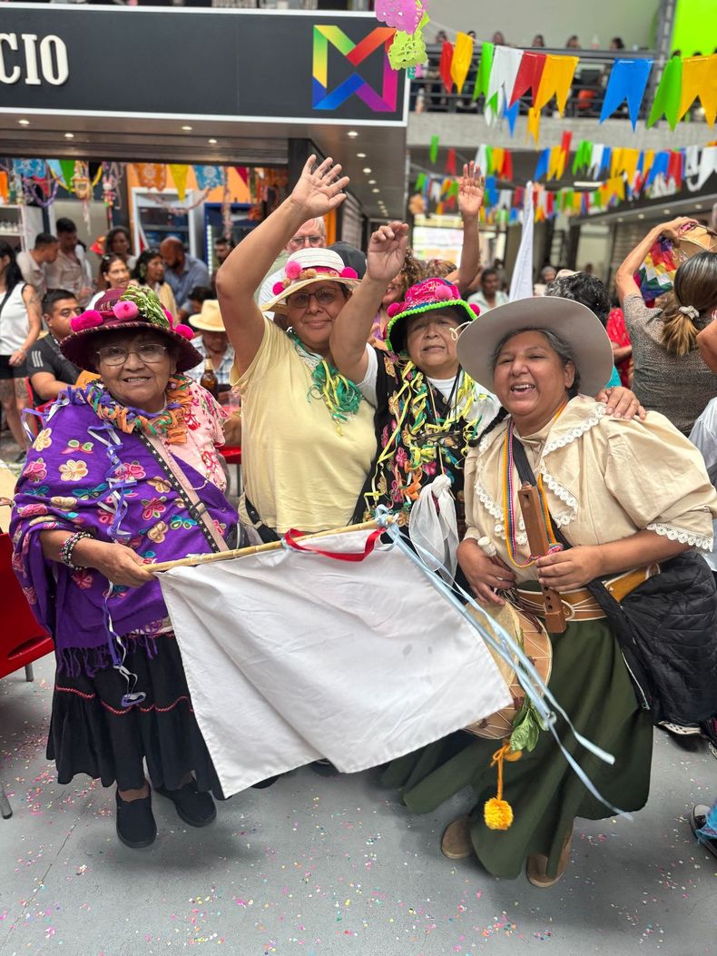 Cuenta la leyenda, que las comadres son esas mujeres Cuenta la leyenda, que las comadres son esas mujeres