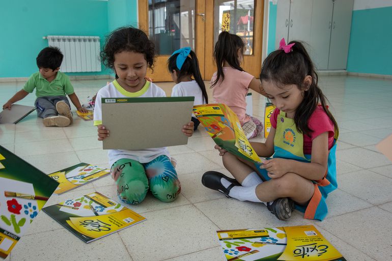 Ledesma entregó cuadernos en las Yungas.