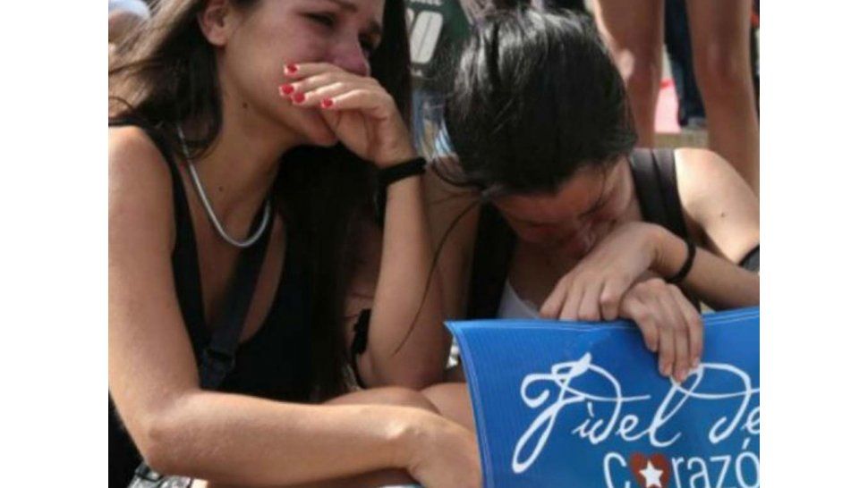 Cubanos lloran la muerte de Castro