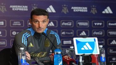 Lionel Scaloni se quejó del arbitraje en conferencia de prensa.