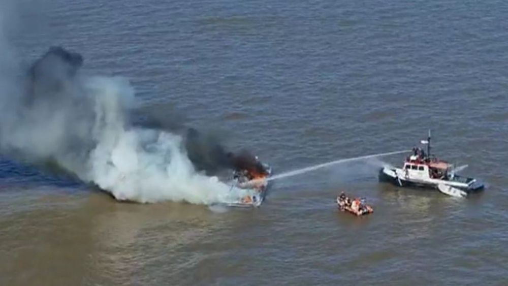 Río de la Plata: se incendió un barco y rescataron a 3 tripulantes.&nbsp;