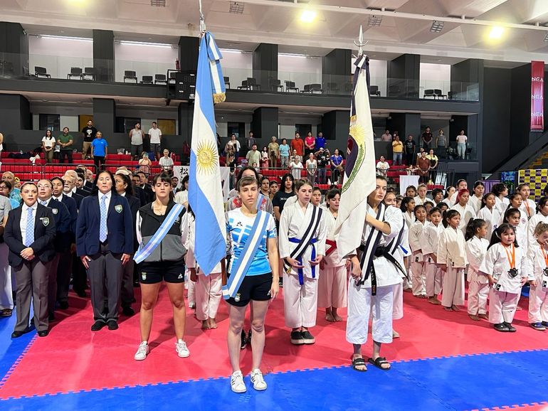 Delegaciones en la apertura del Campeonato Nacional Femenino de Karate en Jujuy