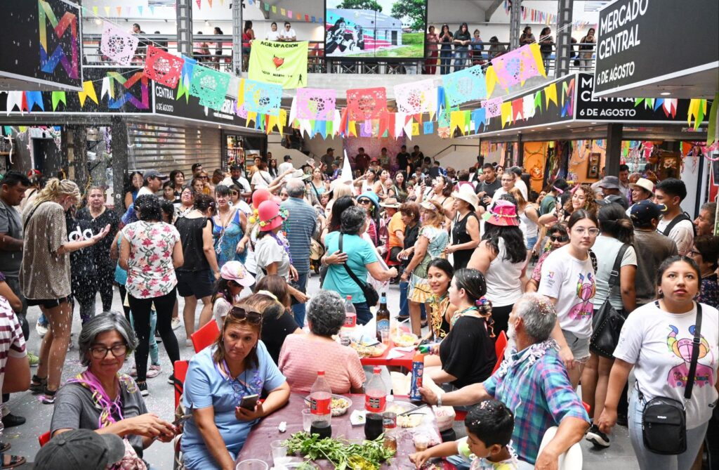 Jueves de Comadres en el mercado 6 de Agosto (foto archivo).