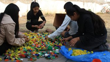 FNE 2024: un proyecto estudiantil recicló 120 mil tapitas de plástico