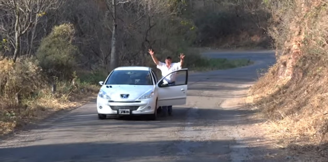 El extraño sitio de Jujuy donde los autos se mueven solos y suben montañas.