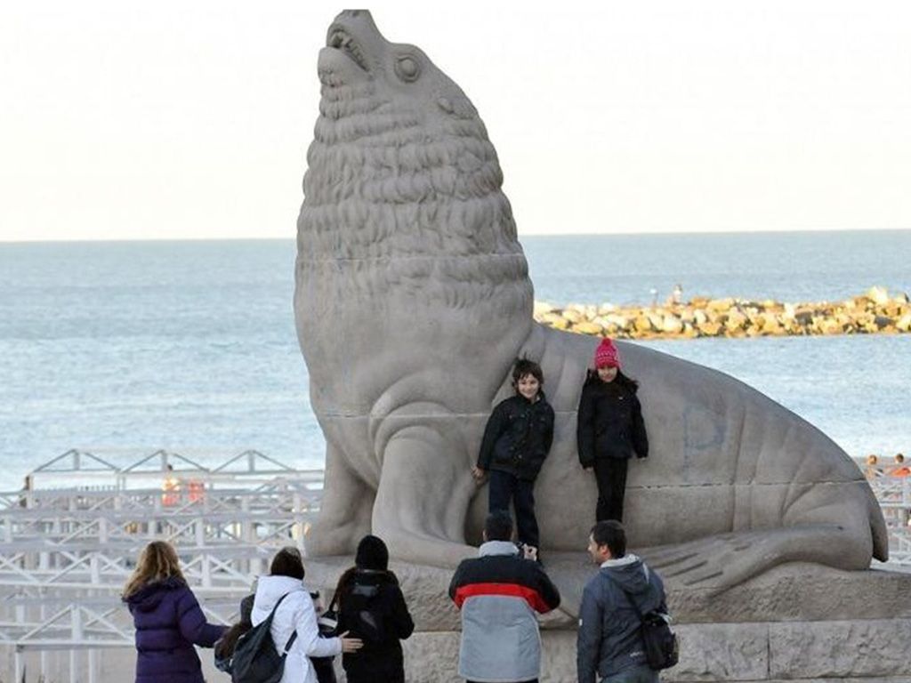 El fin de semana largo tuvo poco movimiento: viajaron menos turistas y el gasto real cayó