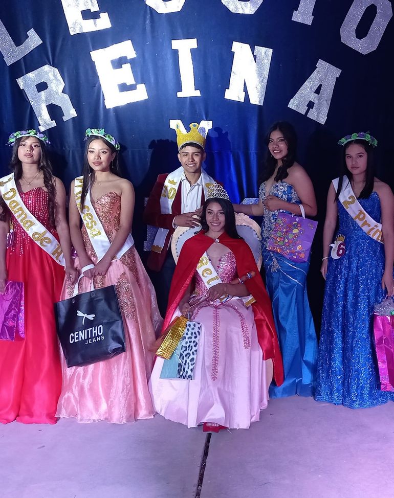 Jissel Himpa será la representante del estudiantado del Bachillerato N°10 de Santa Clara durante 365 días acompañada del Chico 10, Josia Araya en esta FNE 2023