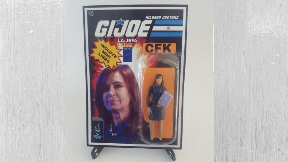 De colección: CFK tiene una nueva muñeca con minilibro incluido
