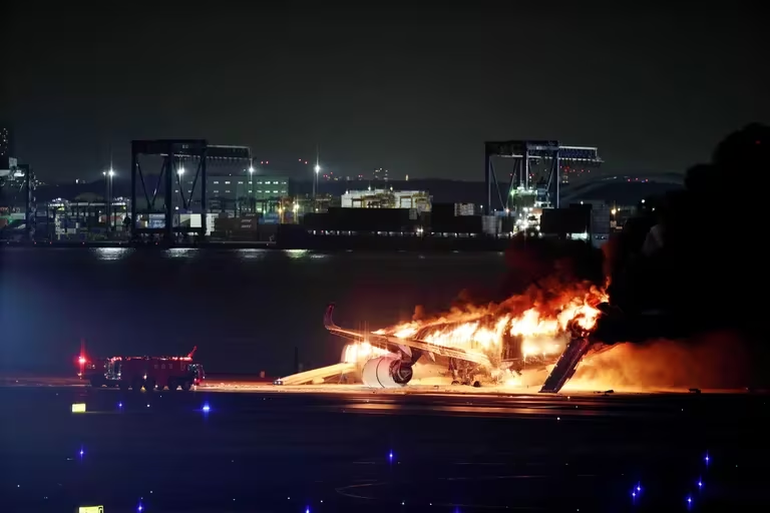 Un Avi N De Japan Airlines Choc Contra Una Aeronave Militar En Tokio   Imagepng 