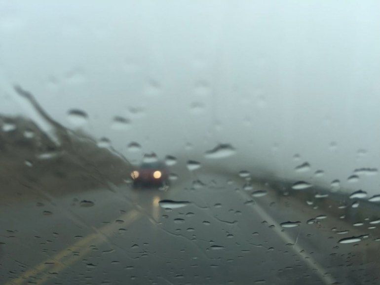 ruta con lluvia