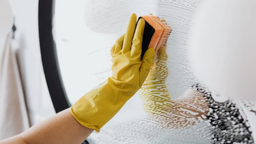 Los trucos definitivos para dejar impecable el espejo del baño.&nbsp;