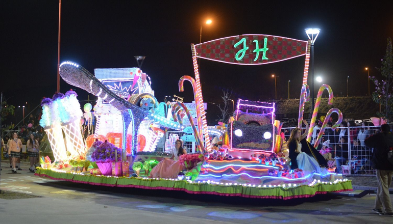 El Colegio José Hernández sacó el primer premio en carrozas - FNE 2019