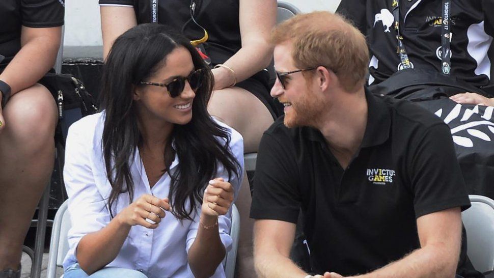 El príncipe Harry se casa con una actriz de EE.UU y lo anunciaron por redes sociales