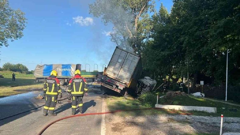 Murió un jujeño en Rosario tras un choque frontal entre dos camiones