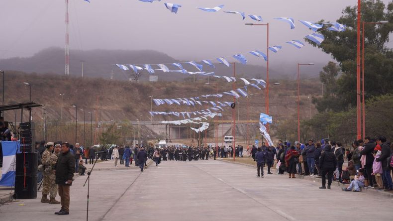 Desfile cívico, militar y gaucho por el aniversario del Éxodo Jujeño