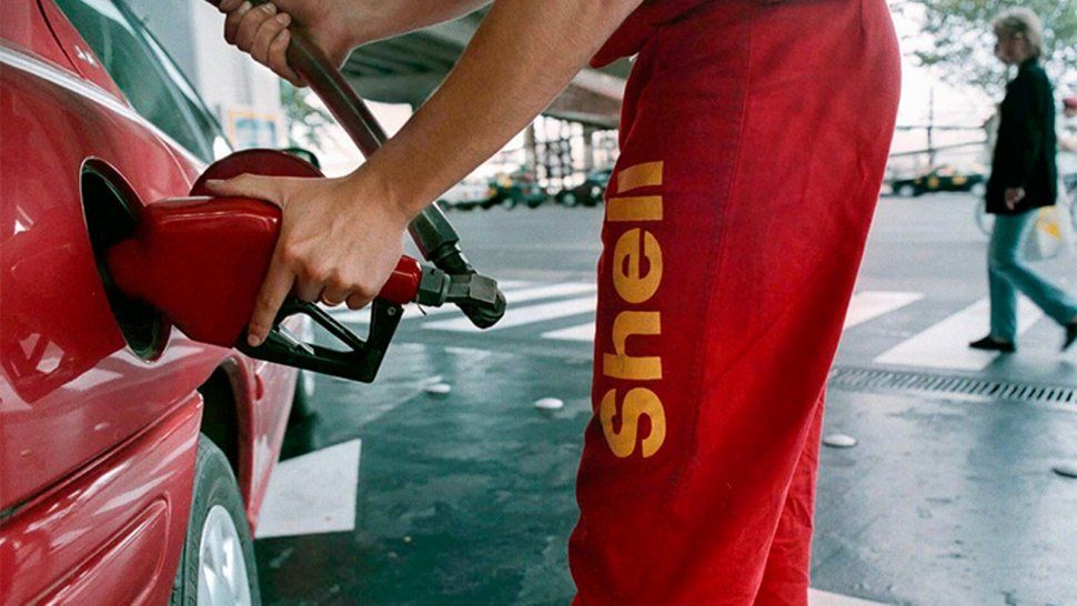 Otra petrolera bajó el precio de la nafta súper y diesel desde la medianoche