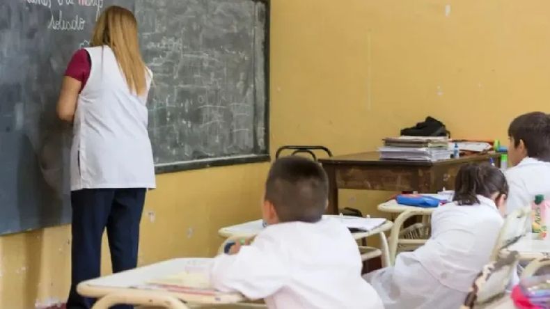 Censo nacional para docentes y no docentes denominado Relevamiento Nacional de Personal Educativo Censo nacional para docentes y no docentes denominado Relevamiento Nacional de Personal Educativo
