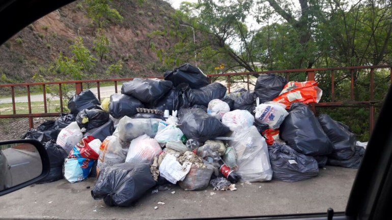 Basural en Los Alisos