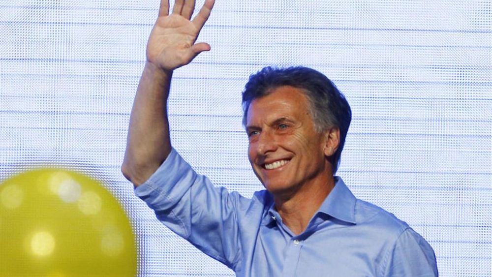 Mauricio Macri saluda